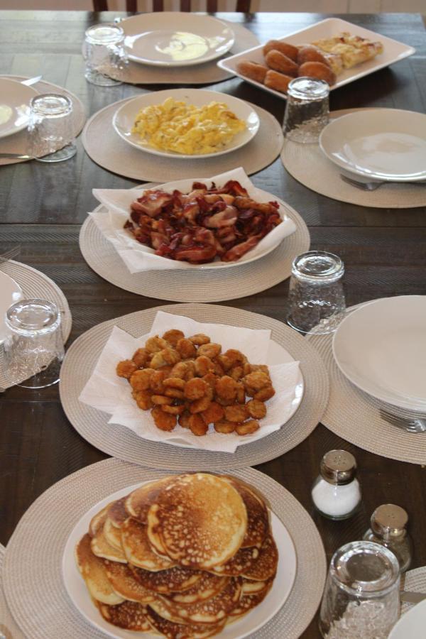 The Hillside B&B. Home W/ Breakfast Service! วิสคอนซินเดลส์ ภายนอก รูปภาพ